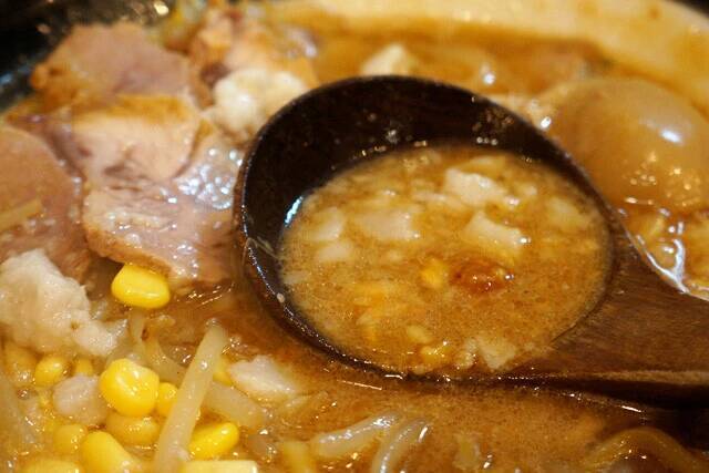【特味噌ラーメン】人生初のみそラーメンがこんなにうまかったことは、はたして幸福なことか不幸なことか：パリッコ『今週のハマりめし』第244回