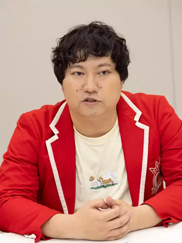 「4度目の決勝進出で悲願達成！ 『キングオブコント』新王者「ロングコートダディ」インタビュー」の画像