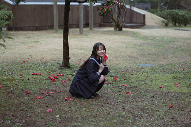 女優デビューも果たした人気モデル・林芽亜里「朝起きて、制服を着て、学校に行く準備をする。それが一番の青春なのかもって」【制服と、私と。】