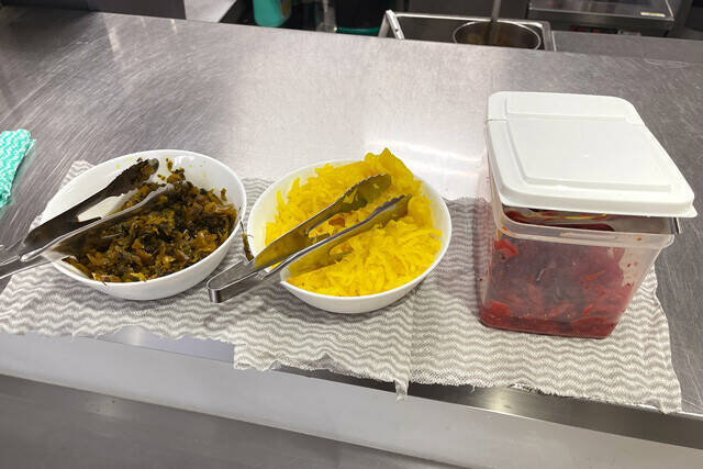 【カツカレー】なぜ僕は、公共の食堂でいつもカツカレーを注文してしまうのだろうか：パリッコ『今週のハマりめし』第212回