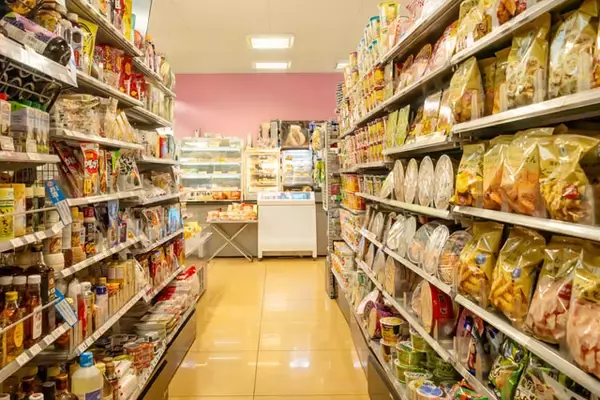 GW明け以降に定番商品が消えていく!?　流通の現場がマジで恐れる「包むもの不足」のⅩデー