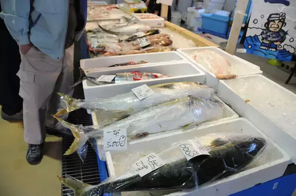 「GW明け以降に定番商品が消えていく!?　流通の現場がマジで恐れる「包むもの不足」のⅩデー」の画像