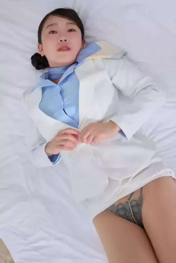 「【独占カット公開】週プレのオーディション企画でデビューした立命館卒のIカップグラドル・佐野なぎさがファースト写真集を発売！「地元の飲み屋で『和泉の星や！』と言われました（笑）」」の画像