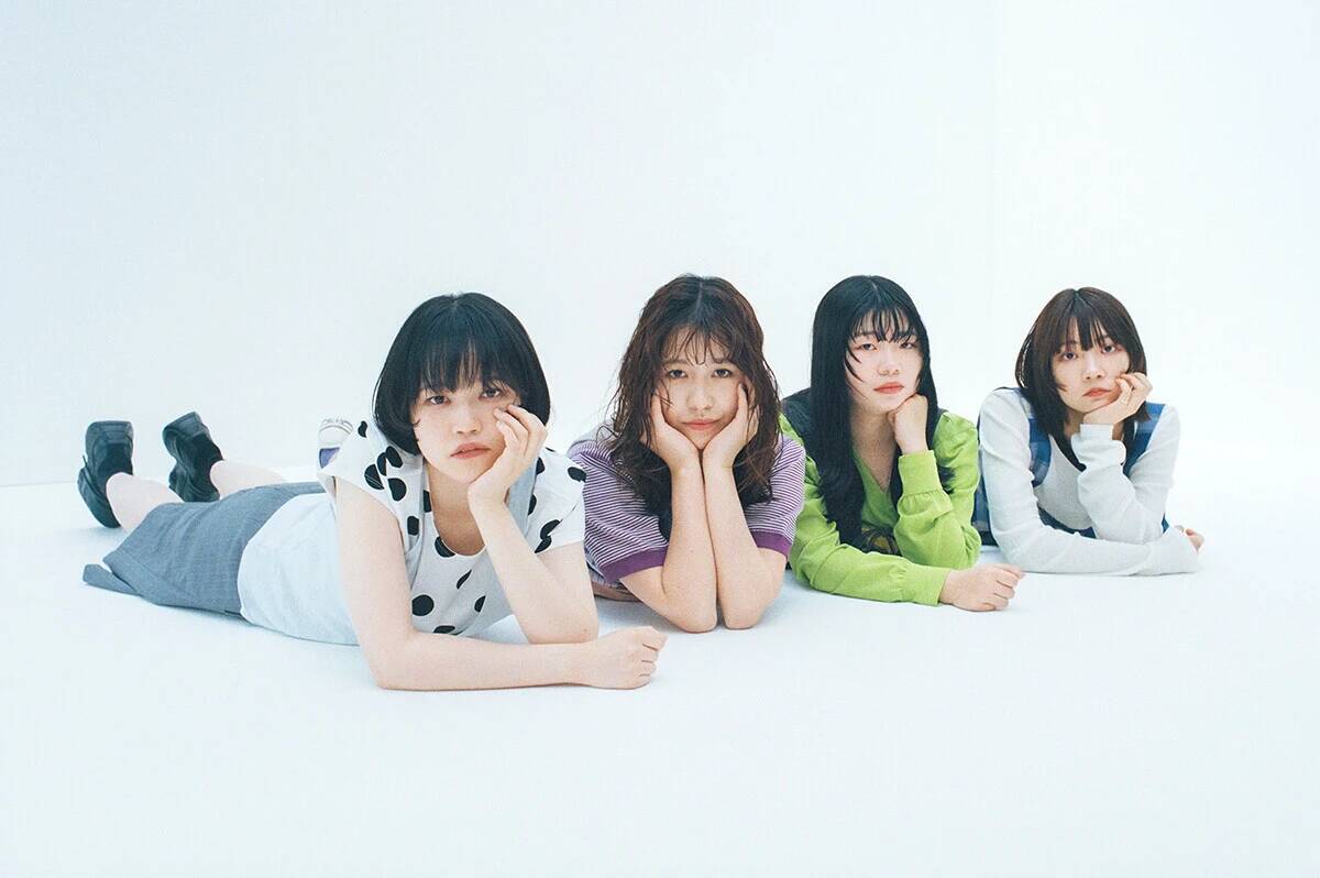 世界中から注目を集める4ピースバンド、ハク。彼女たちの音楽はなぜ懐かしくも新しいのか