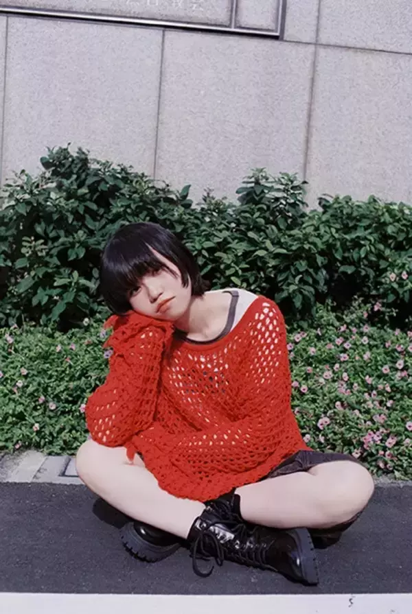 「世界中から注目を集める4ピースバンド、ハク。彼女たちの音楽はなぜ懐かしくも新しいのか」の画像