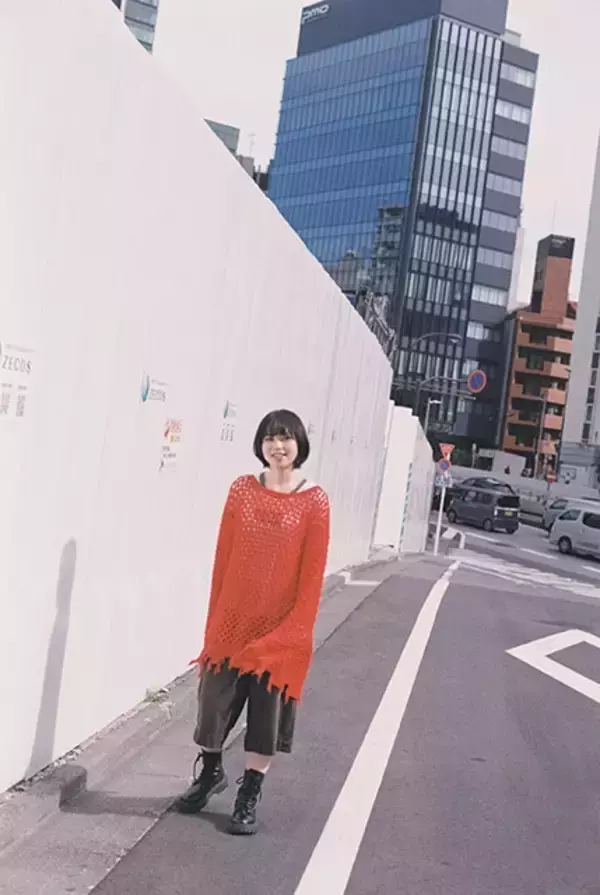 「世界中から注目を集める4ピースバンド、ハク。彼女たちの音楽はなぜ懐かしくも新しいのか」の画像