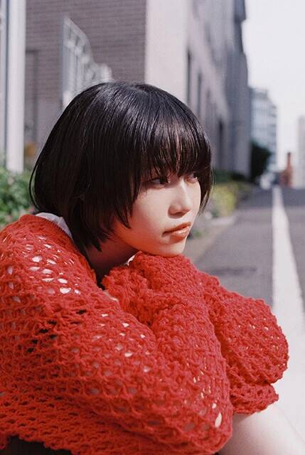 世界中から注目を集める4ピースバンド、ハク。彼女たちの音楽はなぜ懐かしくも新しいのか