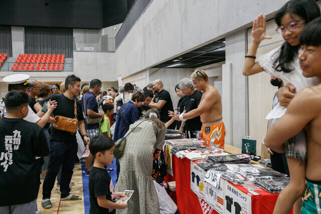 全席無料なのに売り上げは過去最高の1.8億円！　海外からも注目される団体の裏側に密着！　業界の異端児「九州プロレス」が熱すぎる!!