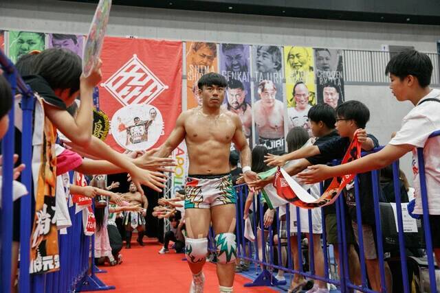 全席無料なのに売り上げは過去最高の1.8億円！　海外からも注目される団体の裏側に密着！　業界の異端児「九州プロレス」が熱すぎる!!