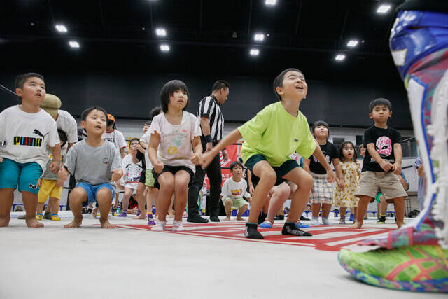 全席無料なのに売り上げは過去最高の1.8億円！　海外からも注目される団体の裏側に密着！　業界の異端児「九州プロレス」が熱すぎる!!