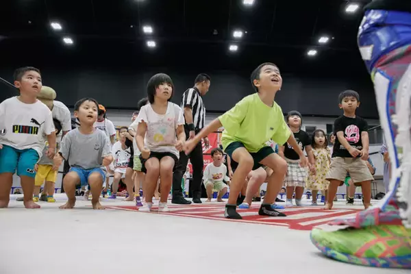 「全席無料なのに売り上げは過去最高の1.8億円！　海外からも注目される団体の裏側に密着！　業界の異端児「九州プロレス」が熱すぎる!!」の画像