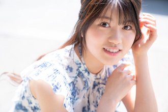 グラビアデビュー直後から話題沸騰中の19歳・加藤玲菜、実は超甘えん坊？「お母さんが大好きすぎて、別れ際に大泣きして車を追いかけたり（笑）」