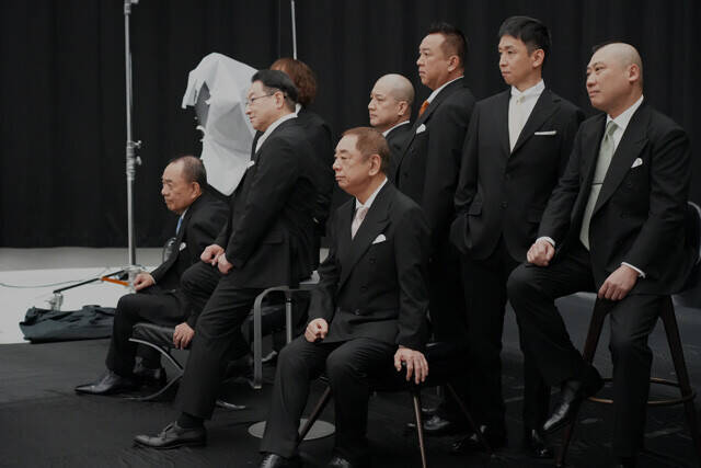 笑点メンバーがスーツ姿で"プレイボーイ"に？ 「笑点」も「週刊プレイボーイ」も60周年！ スペシャルコラボグラビア撮影現場に密着!!