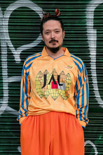 「Tシャツの裾の歴史」から若者たちへの"呪い"の正体を明らかに?