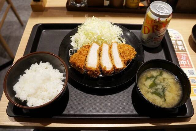 【とんかつ定食】約千円で驚きの満足度！ 「松のや」の超厚切りロースカツ定食：パリッコ『今週のハマりめし』第214回