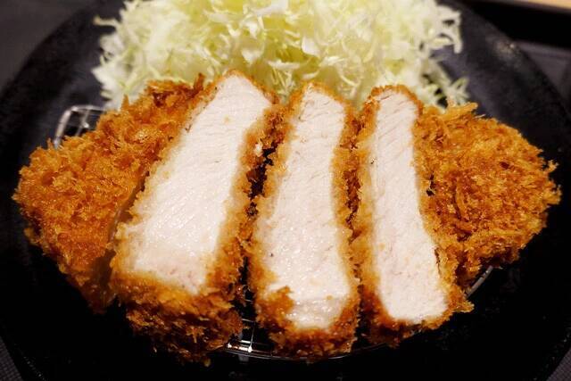 【とんかつ定食】約千円で驚きの満足度！ 「松のや」の超厚切りロースカツ定食：パリッコ『今週のハマりめし』第214回