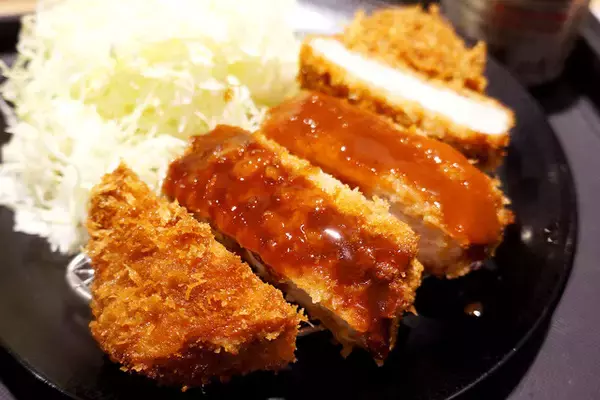 「【とんかつ定食】約千円で驚きの満足度！ 「松のや」の超厚切りロースカツ定食：パリッコ『今週のハマりめし』第214回」の画像