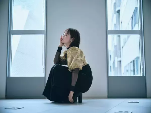 「"サロモ界"のトップランナー・緑川春菜の初水着デジタル写真集が爆売れ中！「実は6年前にもグラビアのオファーを受けていたんです」」の画像