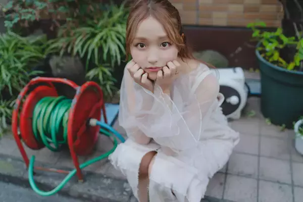 「SNS総フォロワー数400万人超えの人気者・ねおが初のデジタル写真集を語る「水着やランジェリーの姿を見せるなんて、大人になったからできたんだなと思います」」の画像