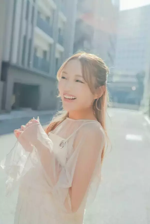 「SNS総フォロワー数400万人超えの人気者・ねおが初のデジタル写真集を語る「水着やランジェリーの姿を見せるなんて、大人になったからできたんだなと思います」」の画像