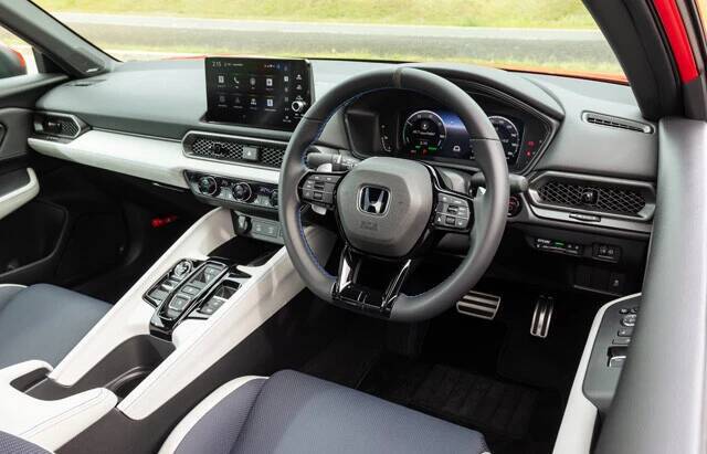 HEVで復活した"伝説のデートカー"を愛車探し中の漫画家が公道試乗！　ホンダ6代目プレリュード、小田原ドラゴンの評価はどうだ!?