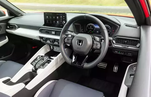 「HEVで復活した"伝説のデートカー"を愛車探し中の漫画家が公道試乗！　ホンダ6代目プレリュード、小田原ドラゴンの評価はどうだ!?」の画像