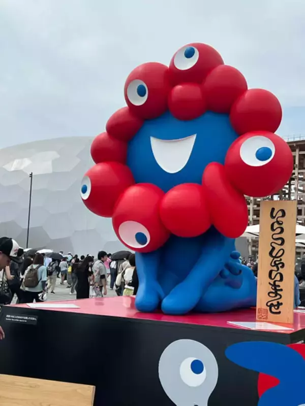 「【万博「ミャクミャク愛」の現場】プロデューサーが明かす人気の裏側「万博が終わったから消えていくというのではなく、これからも愛されていくキャラクターに...」」の画像