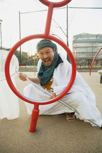 バッタ博士の異常な"婚活狂詩曲"「小学生たちの前に立つとすごく複雑な思い。夢を追う代償を説いています」