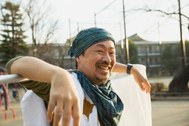 バッタ博士の異常な"婚活狂詩曲"「小学生たちの前に立つとすごく複雑な思い。夢を追う代償を説いています」