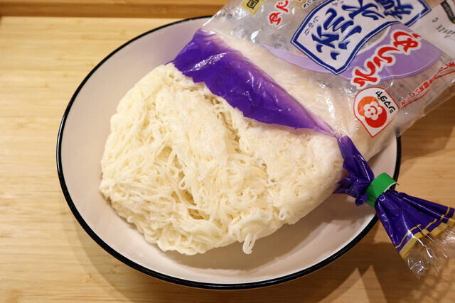 【超氷結そうめん】冷凍めんつゆ、冷凍食品などを添えさらにキンキンの氷結レモンをかける極限冷感のそうめん！＜野島慎一郎のバカレシピ＞