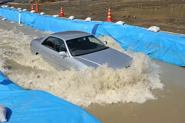 「台風＆ゲリラ豪雨から愛車を守れ！　「クルマ冠水」サバイバル」の画像