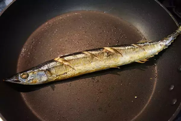 「【焼さんま&さんま弁当】信頼のスーパー「ライフ」の惣菜とお弁当で、2025年の豊漁を祝したさんまづくし晩酌を堪能！：パリッコ『今週のハマりめし』第206回」の画像