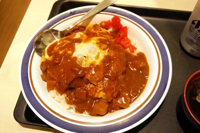 【黒こしょうマヨカレーかつ丼】富士そばの店舗限定、要素多すぎメニューが予想外の絶品で困惑!?：パリッコ『今週のハマりめし』第230回