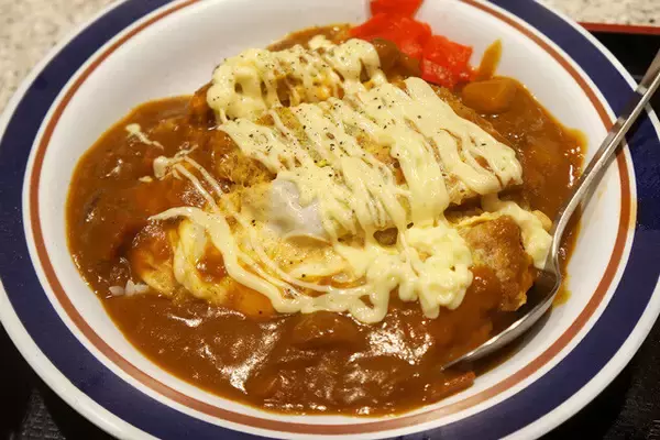 「【黒こしょうマヨカレーかつ丼】富士そばの店舗限定、要素多すぎメニューが予想外の絶品で困惑!?：パリッコ『今週のハマりめし』第230回」の画像