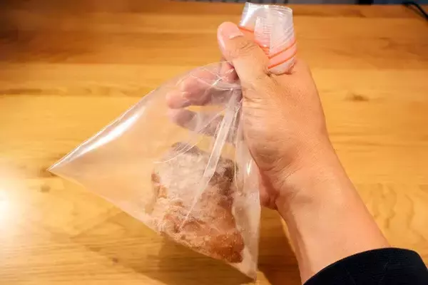 「【すしのこファミチキ】すしのこのやさしい酸味と甘みがジューシーなチキンと神融合！　アレンジが楽しい最強パウダー＜野島慎一郎のバカレシピ＞」の画像