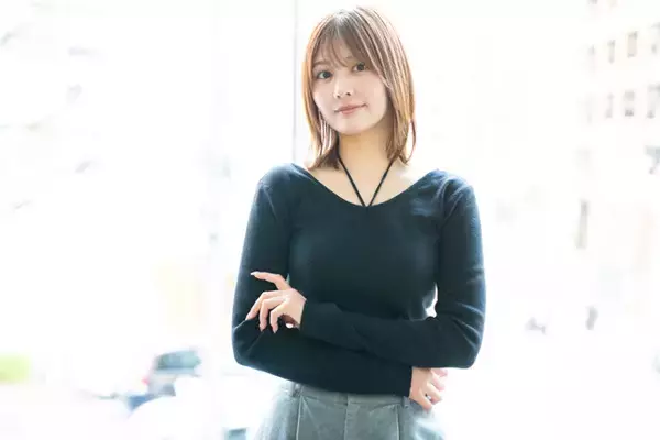 「「世界でもっとも美しい顔100人」に3年連続ノミネートされた林ゆめが語る初グラビアの記憶「お腹の引っ込み具合が違うと気合いが入るんですよね」」の画像