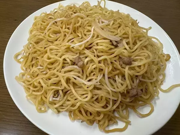 「【ピエール瀧の「萌え萌やしソバ探訪録」】8杯目「連載初！　福岡で出合った〝汁なし系〟のもやしソバ」」の画像