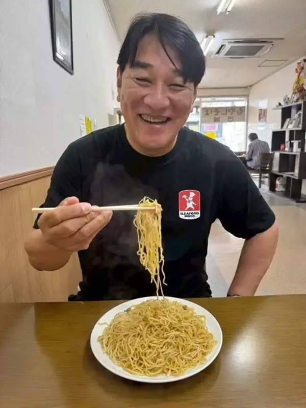 「【ピエール瀧の「萌え萌やしソバ探訪録」】8杯目「連載初！　福岡で出合った〝汁なし系〟のもやしソバ」」の画像