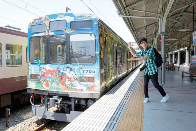 鉄道芸人ダーリンハニー吉川が初めての電気機関車運転に挑戦！「ベテラン車両で難しかったですけど、アナログ感がめちゃめちゃ楽しい！」