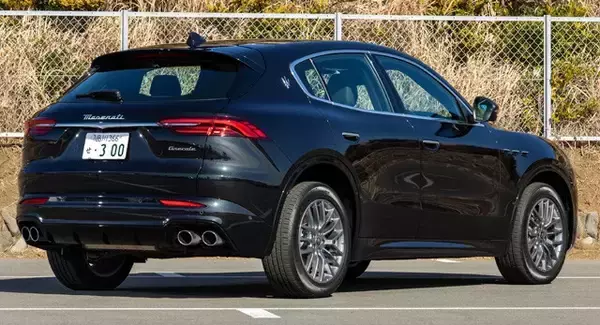「日本限定、990万円のエントリーモデルを公道で試乗！　マセラティ・グレカーレ エッセンツァ 「走り」と「装備」は買いたくなるか!?」の画像