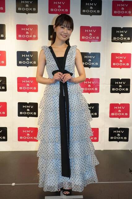 ABEMA専属アナウンサー西澤由夏が初水着写真集発売！「帯文を3人に書いてもらったんですけど、クロちゃんから『ひとりだけが良かったしん』と言われました（笑）」