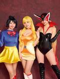 「「アニメクラシックス ANISON Fire FES」を盛り上げる「Team クラ・コス」の花咲楓香＆波崎天結＆成瀬いな、3人のヒロインが登場「オーダーメイドで作られたコスプレ衣装なので、私たちの体にピタッと合うんです！」」の画像1