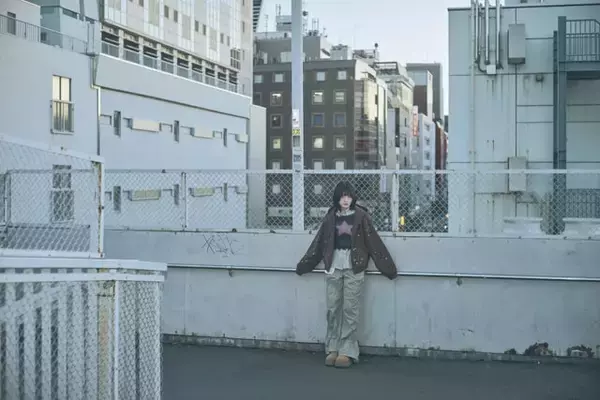 「元ヤナミューの間宮まにがアーバンギャルド・おおくぼけいのプロデュースでソロアーティストデビュー！ 「歌に自信がないので、楽曲ごとに異なる人格を宿しました」」の画像