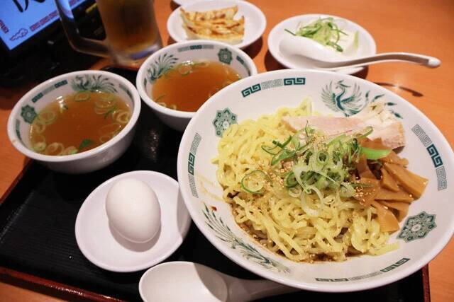 【日高屋の汁あり汁なしラーメン】日高屋の汁なしラーメンに単品のスープを追加したら魚介醤油ラーメンに大進化！　さらに餃子を入れると異次元のウマさ!!＜野島慎一郎のバカレシピ＞