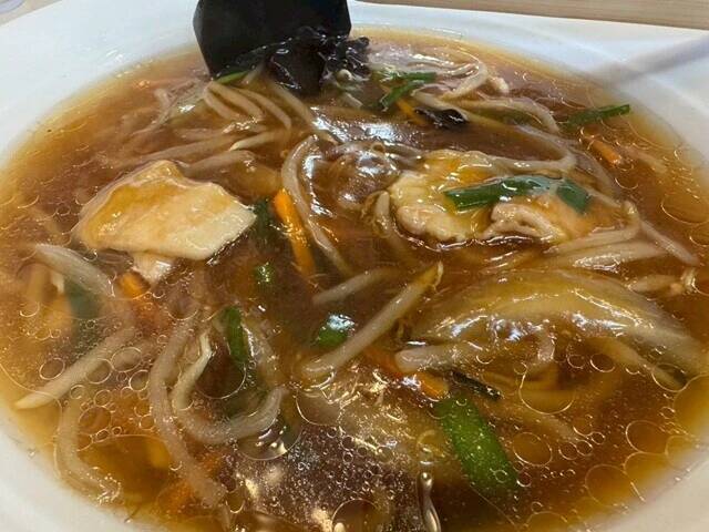 【ピエール瀧の「萌え萌やしソバ探訪録」】13杯目「山小屋風の店構えにパンダの剥製......そしてもやしそばが人気No.1の店へ！」