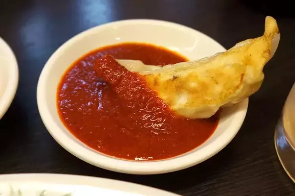 「【キムチャーシュー丼】想像をはるかに超えるうまさに震撼！ 日高屋で勝手に作る「キムチャーシュー丼」：パリッコ『今週のハマりめし』第211回」の画像