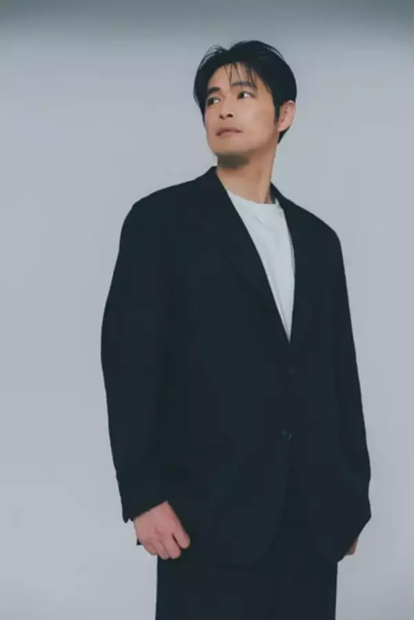 「元Jリーガー、SHOW-WA・青山隼の新連載がスタート！「叔父（伊集院静）が週プレさんで連載をしていたので、同じ場に携われることが嬉しいです」」の画像