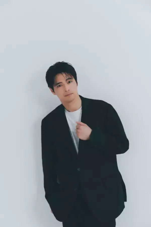 「元Jリーガー、SHOW-WA・青山隼の新連載がスタート！「叔父（伊集院静）が週プレさんで連載をしていたので、同じ場に携われることが嬉しいです」」の画像