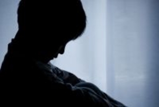 通報は義務でも広いグレーゾーン‥‥。救いの手が届かない「虐待未満」の子どもたち