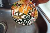 「【ゴールデンどん兵衛】麺もおだしもキンキン！　金の濃厚豚骨魚介スープを追加した夏仕様のぜいたくどん兵衛！＜野島慎一郎のバカレシピ＞」の画像4